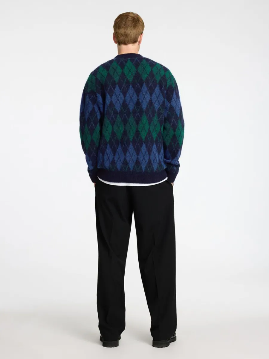 argyletryck_stickad_kofta_5.webp SELECTED ARGYLETRYCK STICKAD KOFTA Blue Best