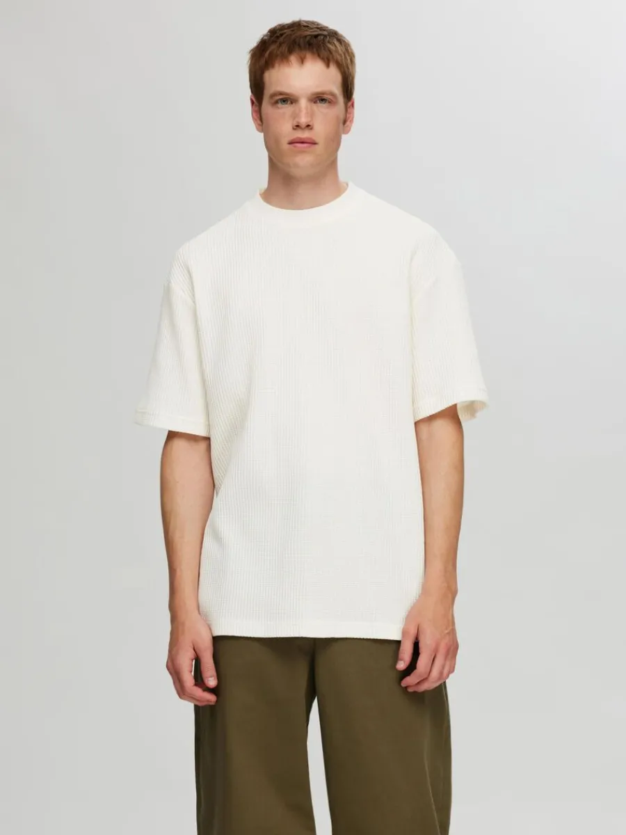 avslappnad_passform_vffla_0-2.webp SELECTED AVSLAPPNAD PASSFORM VÅFFLAD T-SHIRT White Clearance