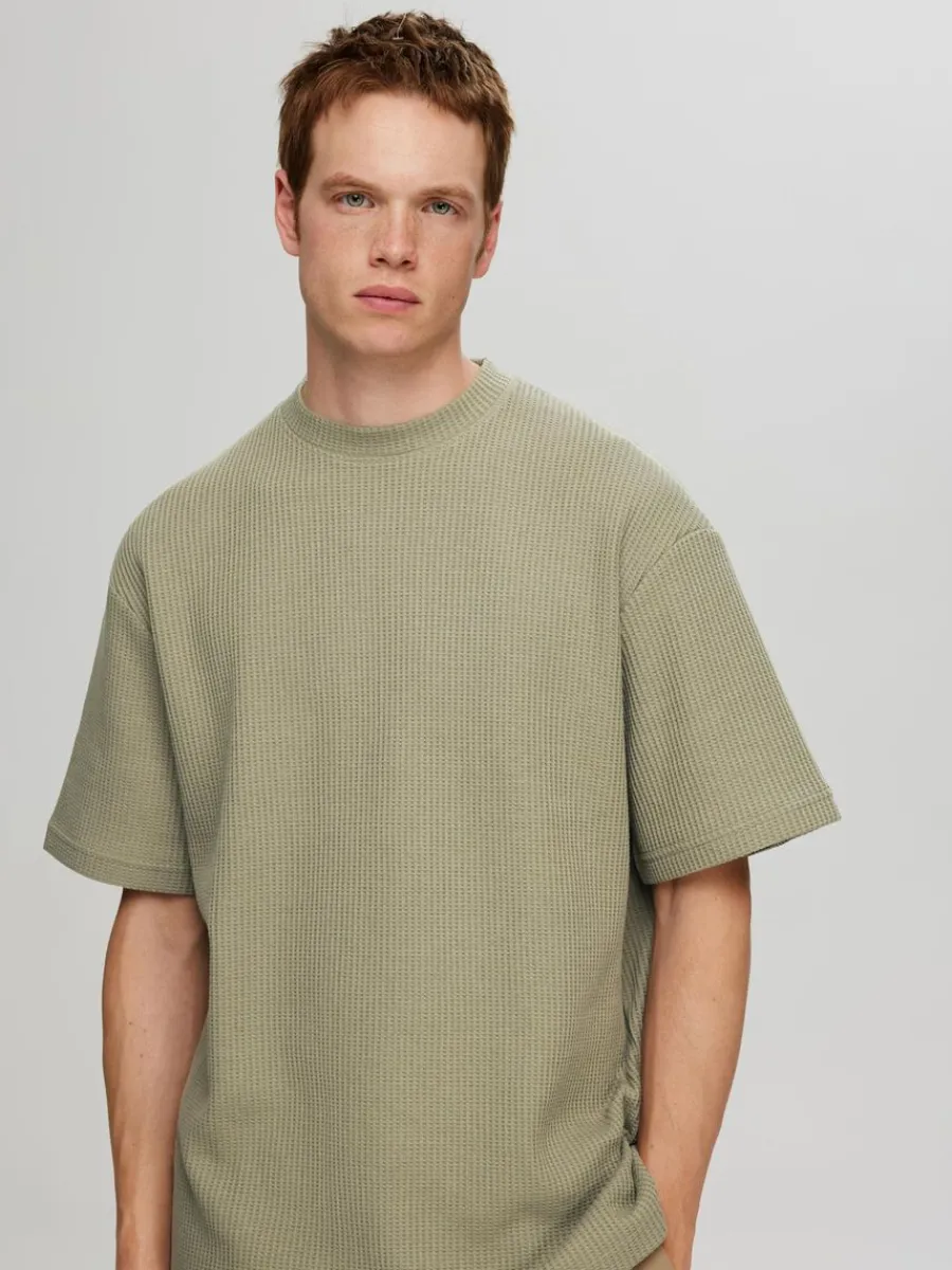 avslappnad_passform_vffla_2-1.webp SELECTED AVSLAPPNAD PASSFORM VÅFFLAD T-SHIRT Green Cheap