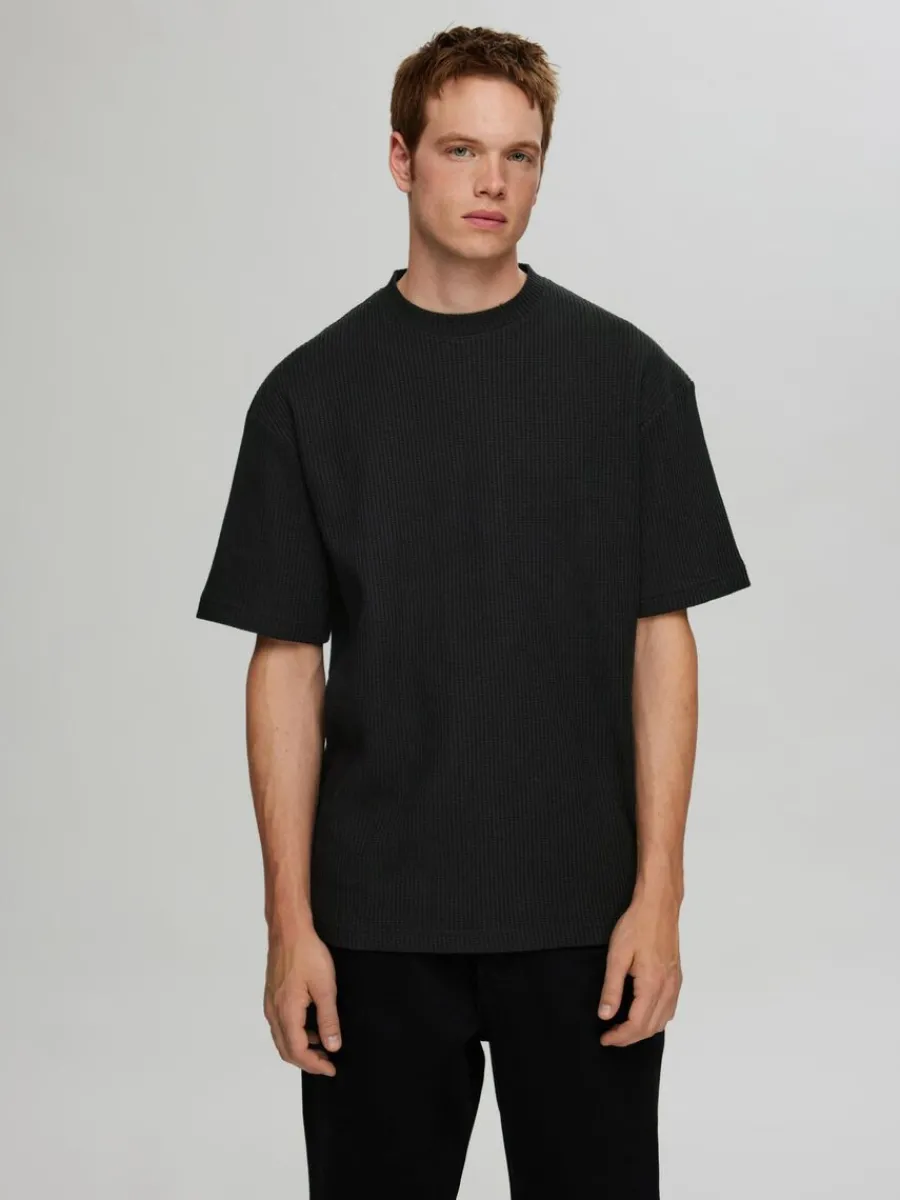 avslappnad_passform_vffla_2.webp SELECTED AVSLAPPNAD PASSFORM VÅFFLAD T-SHIRT Black Clearance
