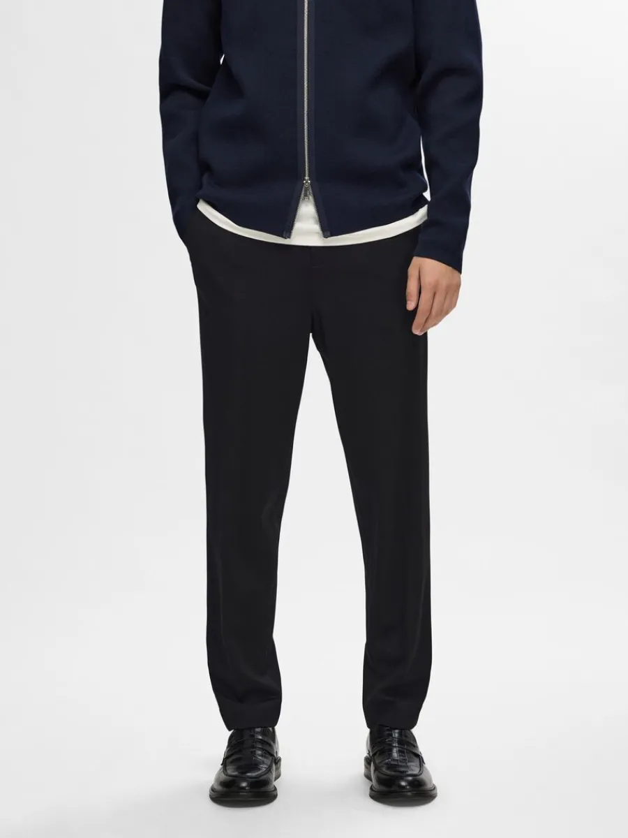 avsmalnande_slim_fitbyxor_0.webp SELECTED AVSMALNANDE SLIM FIT-BYXOR Black Clearance