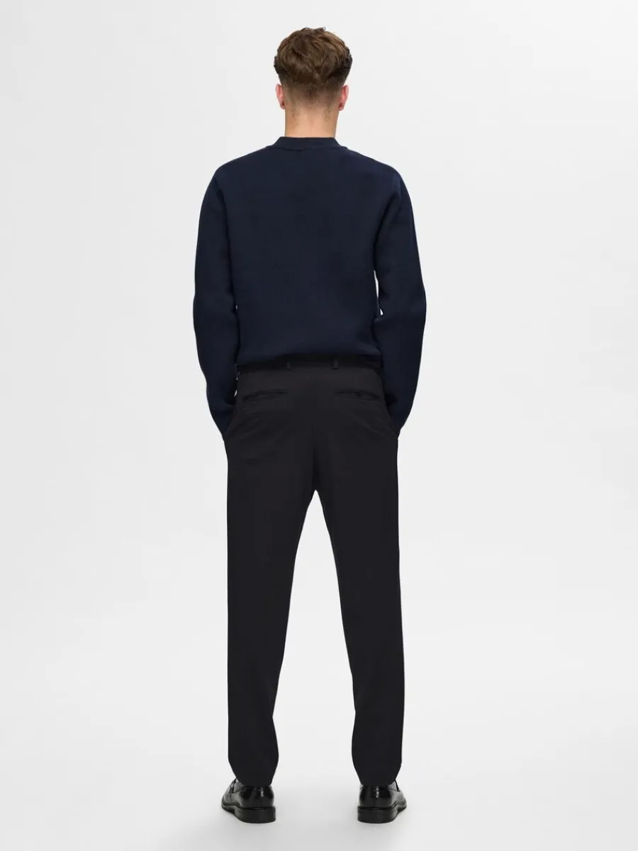 avsmalnande_slim_fitbyxor_1.webp SELECTED AVSMALNANDE SLIM FIT-BYXOR Black Clearance