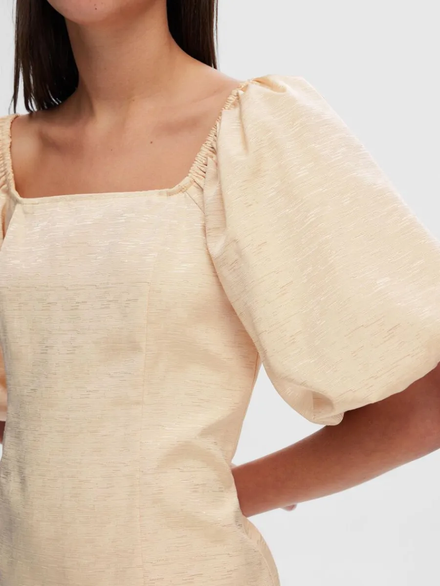 baraxlad_kort_klnning_3.webp SELECTED BARAXLAD KORT KLÄNNING Beige Clearance