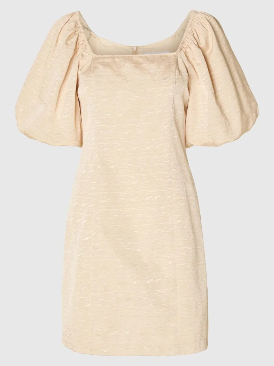 baraxlad_kort_klnning_5.webp SELECTED BARAXLAD KORT KLÄNNING Beige Clearance
