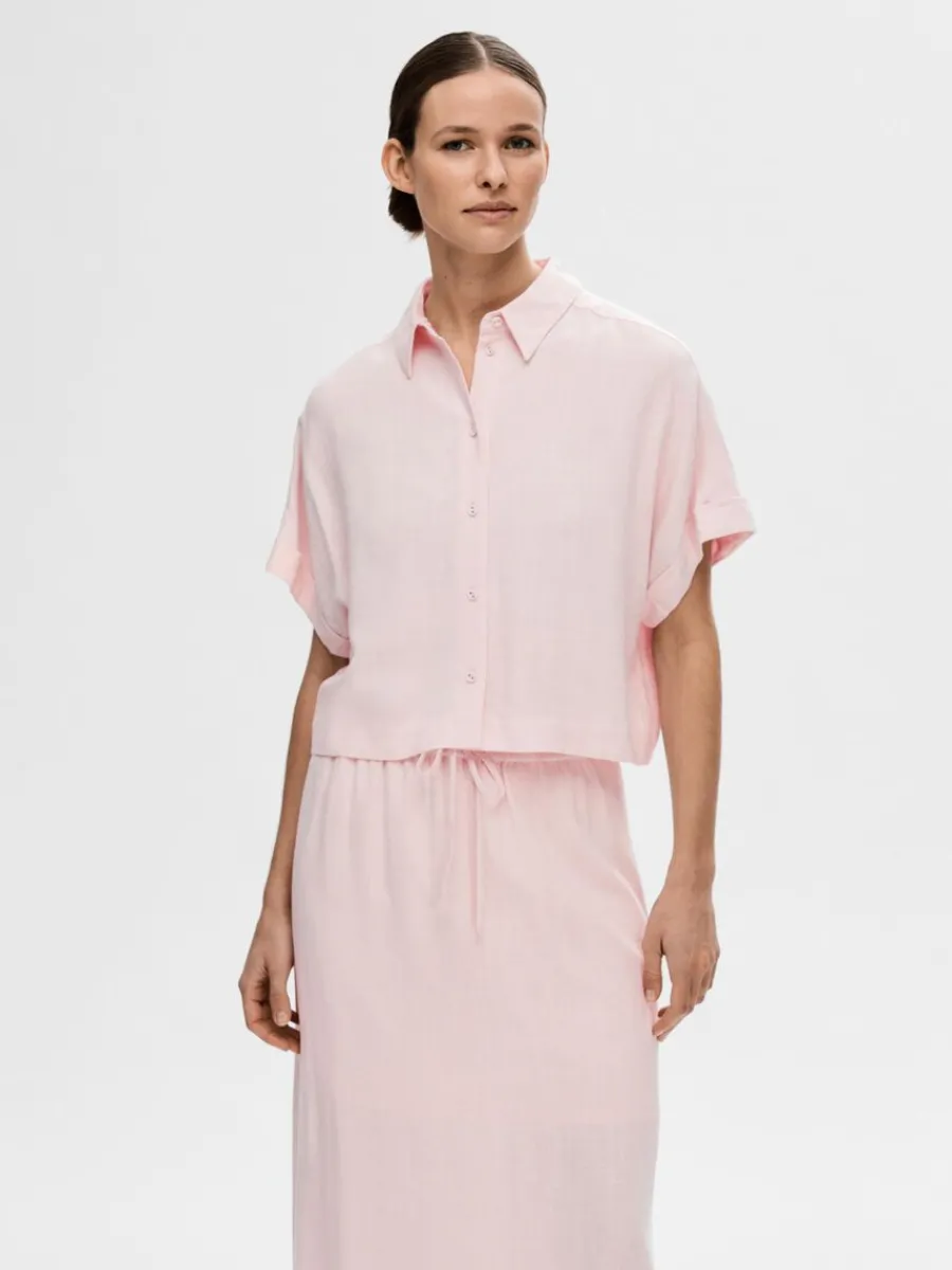 beskurna_kortrmad_skjorta_0-4.webp SELECTED BESKURNA KORTÄRMAD SKJORTA Pink Hot