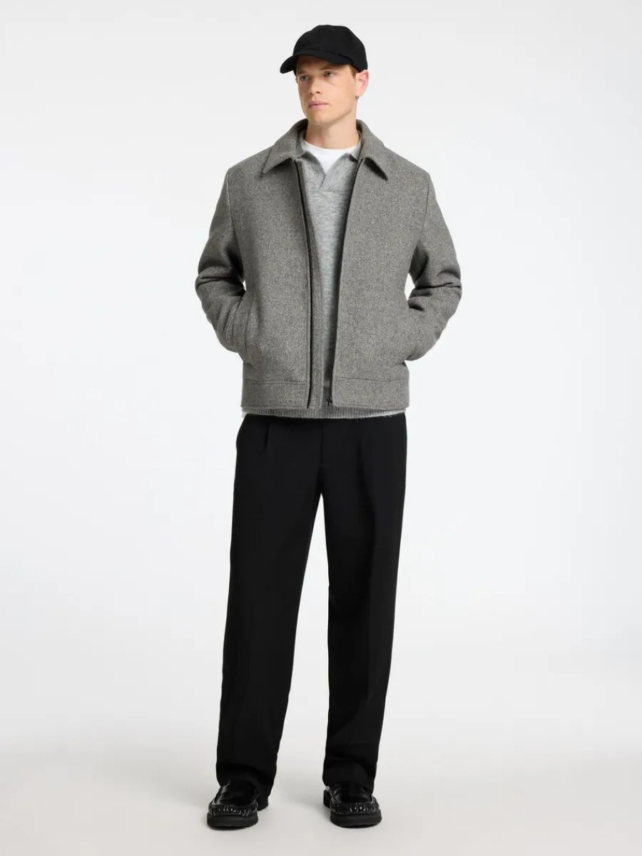 blixtlsfrsedd_kort_jacka_3-2.webp SELECTED BLIXTLÅSFÖRSEDD KORT JACKA Grey Sale