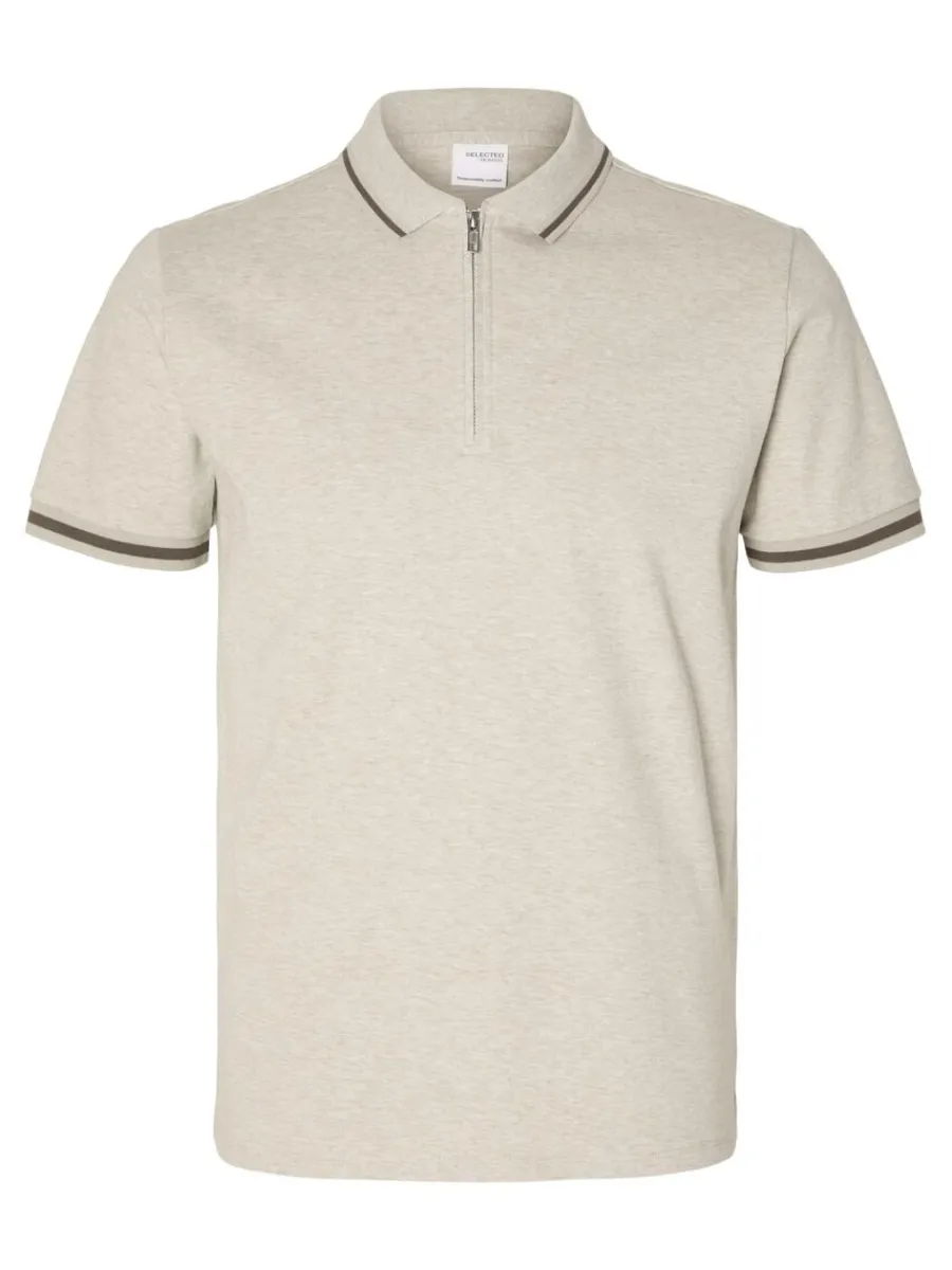 blixtlsfrsedd_piktrja_3-3.webp SELECTED BLIXTLÅSFÖRSEDD PIKÉTRÖJA Beige Shop