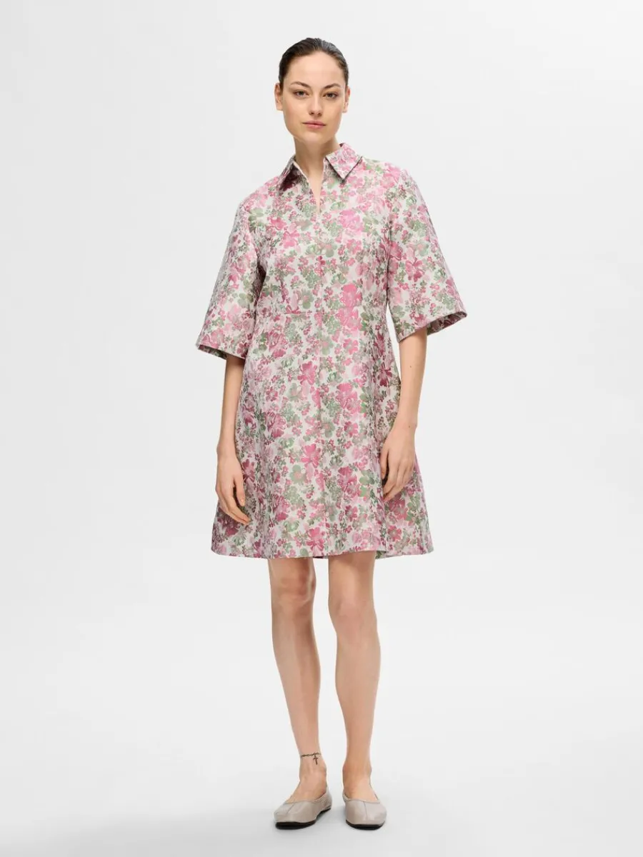 blommig_jacquard_kort_kln_1-1.webp SELECTED BLOMMIG JACQUARD KORT KLÄNNING Coloured Best Sale