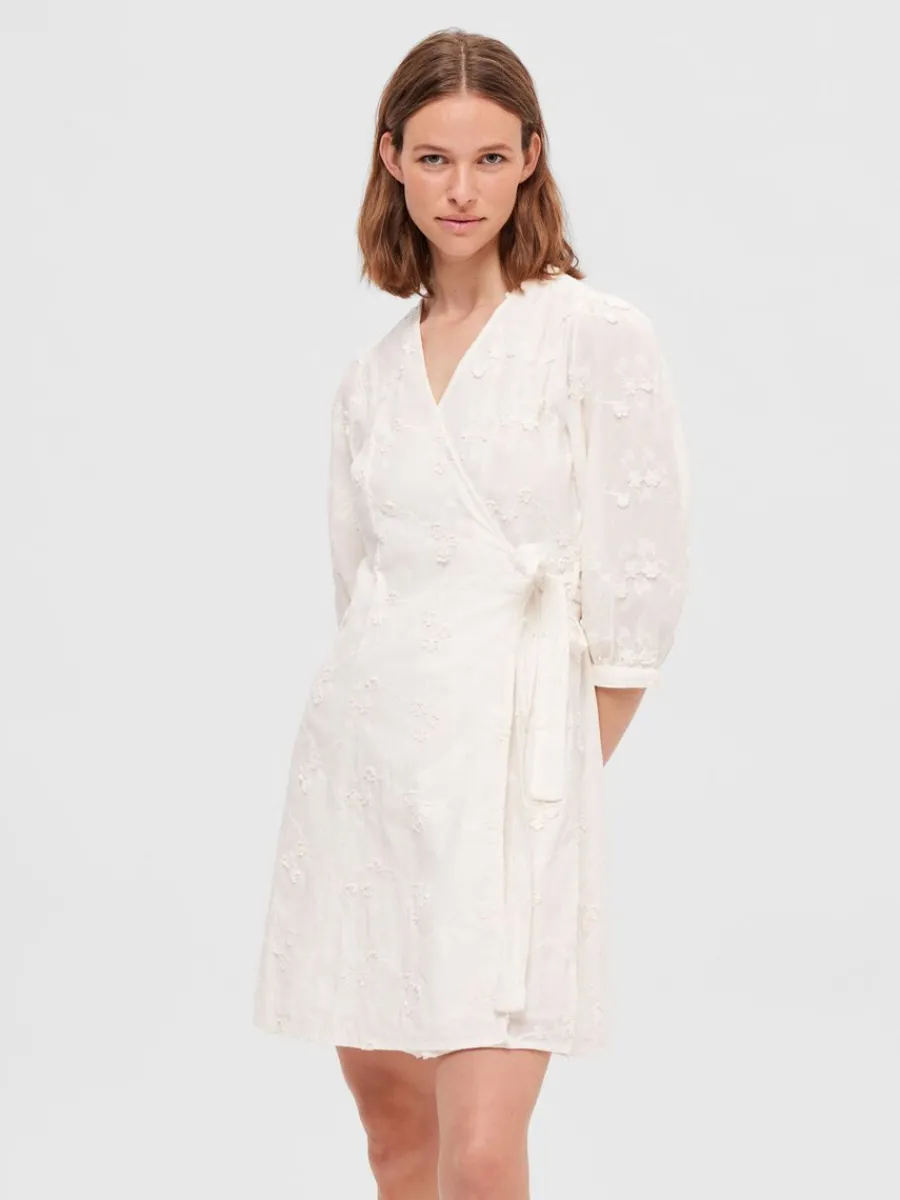 blommig_omlottklnning_0.webp SELECTED BLOMMIG OMLOTTKLÄNNING White Best