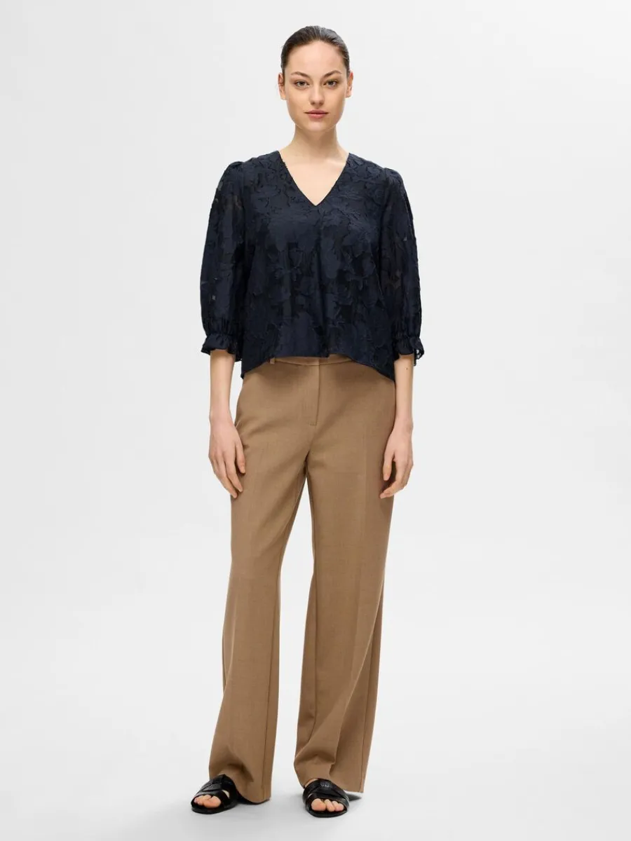 blomstertryck_blus_1-1.webp SELECTED BLOMSTERTRYCK BLUS Blue Hot