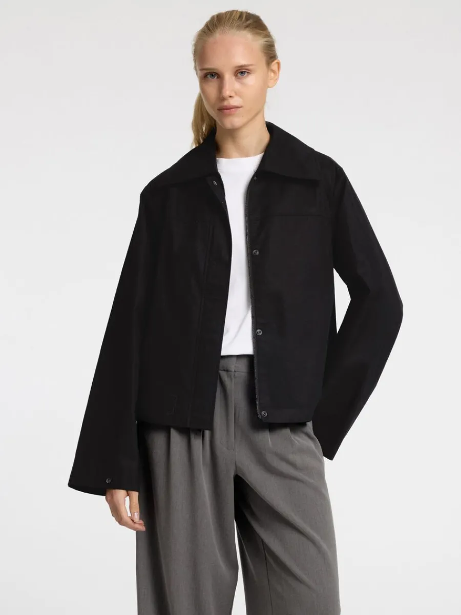 bomull_kort_jacka_0.webp SELECTED 100% BOMULL KORT JACKA Black Store