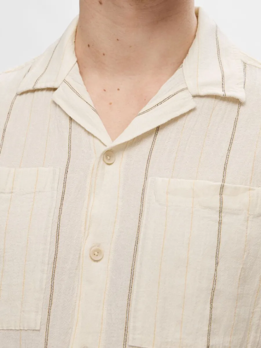 bomullssydd_kortrmad_skjo_5-2.webp SELECTED BOMULLSSYDD KORTÄRMAD SKJORTA Beige Shop