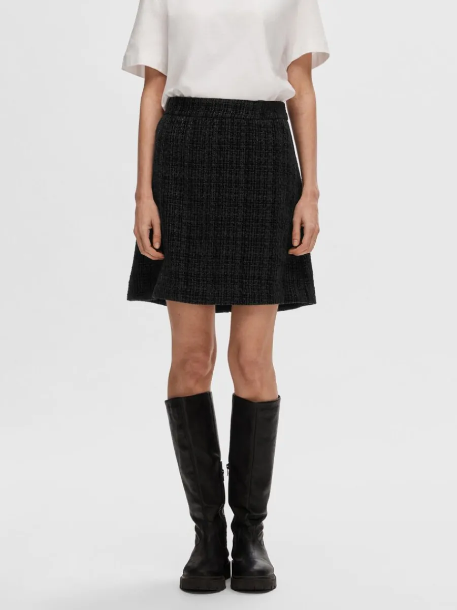 boucl_minikjol_1.webp SELECTED BOUCLÉ MINIKJOL Black Outlet