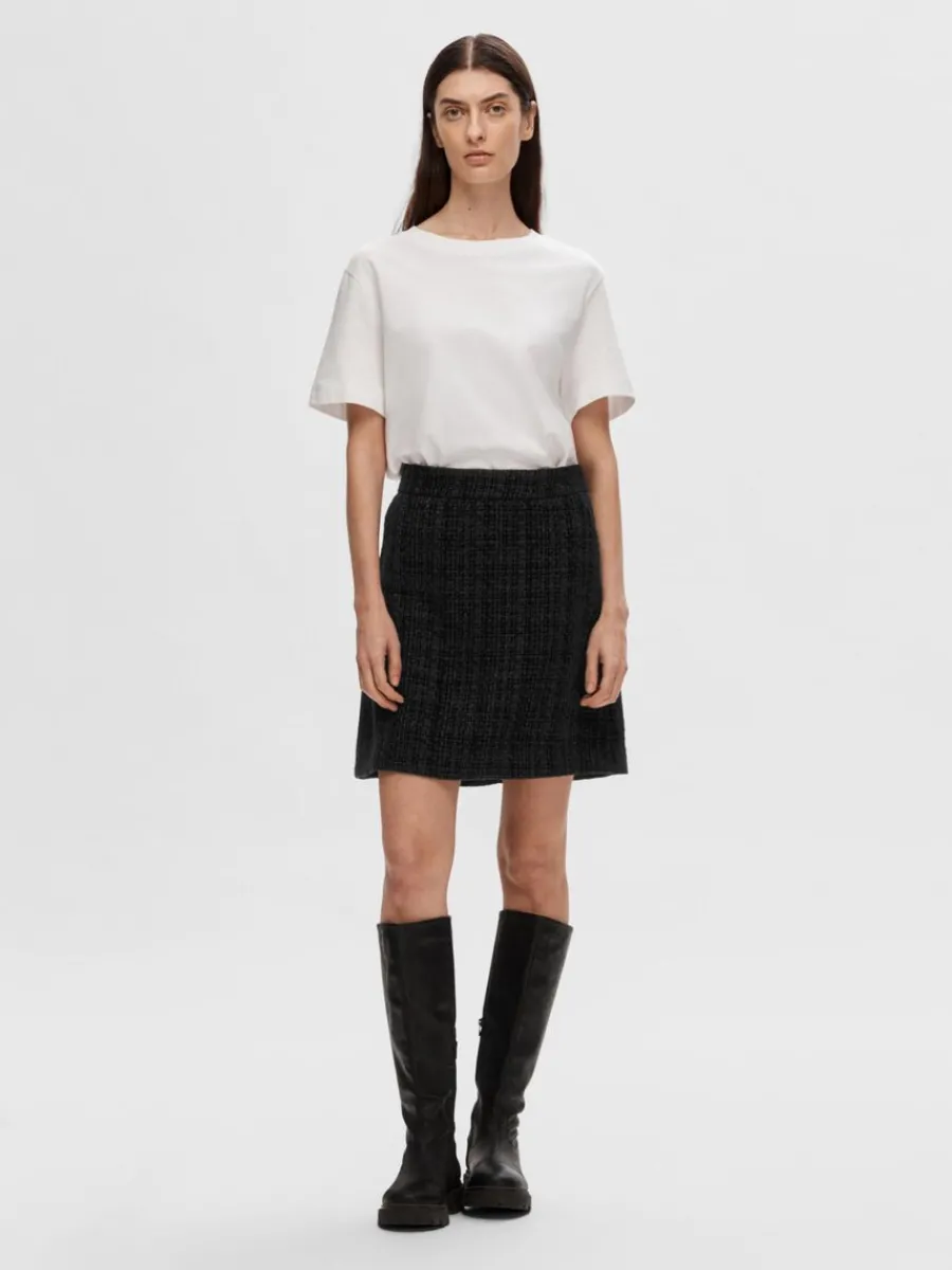 boucl_minikjol_2.webp SELECTED BOUCLÉ MINIKJOL Black Outlet
