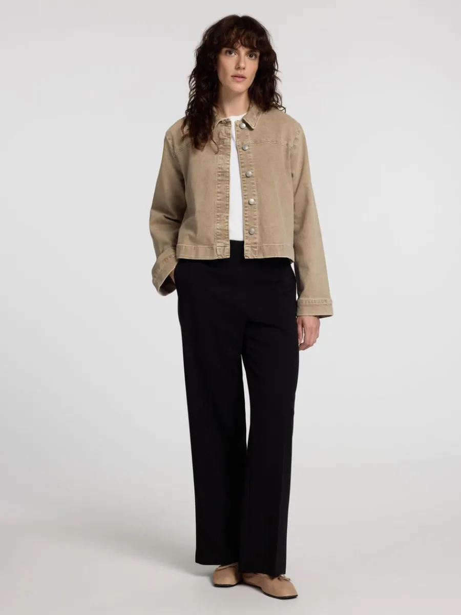 boxy_fit_jeansjacka_1.webp SELECTED BOXY FIT JEANSJACKA Beige Best