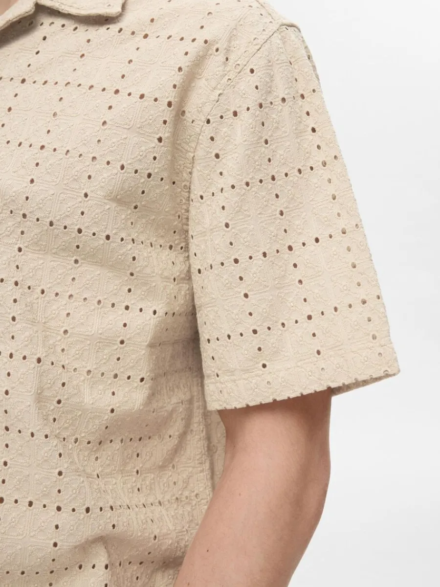 broderie_anglaise_kortrma_5-3.webp SELECTED BRODERIE ANGLAISE KORTÄRMAD SKJORTA Beige Online