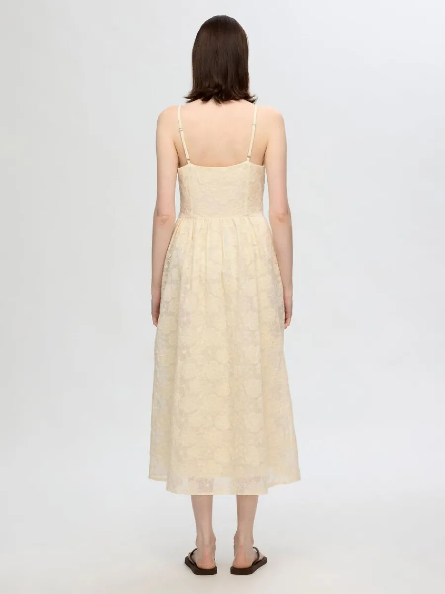 broderie_anglaise_midikln_4.webp SELECTED BRODERIE ANGLAISE MIDIKLÄNNING Beige Cheap