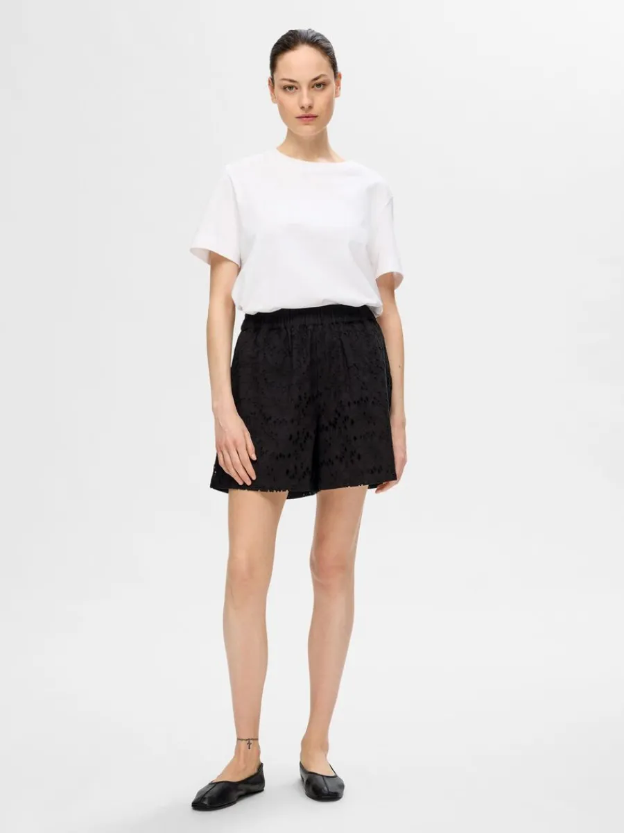 broderie_anglaise_shorts_2.webp SELECTED BRODERIE ANGLAISE SHORTS Black Fashion
