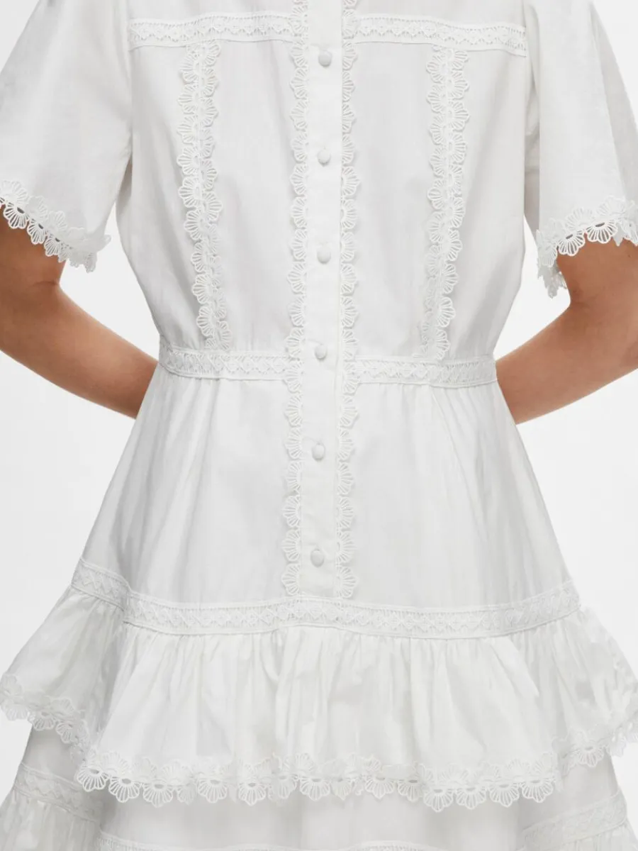 brodyrprydd_kort_klnning_3.webp SELECTED BRODYRPRYDD KORT KLÄNNING White Cheap