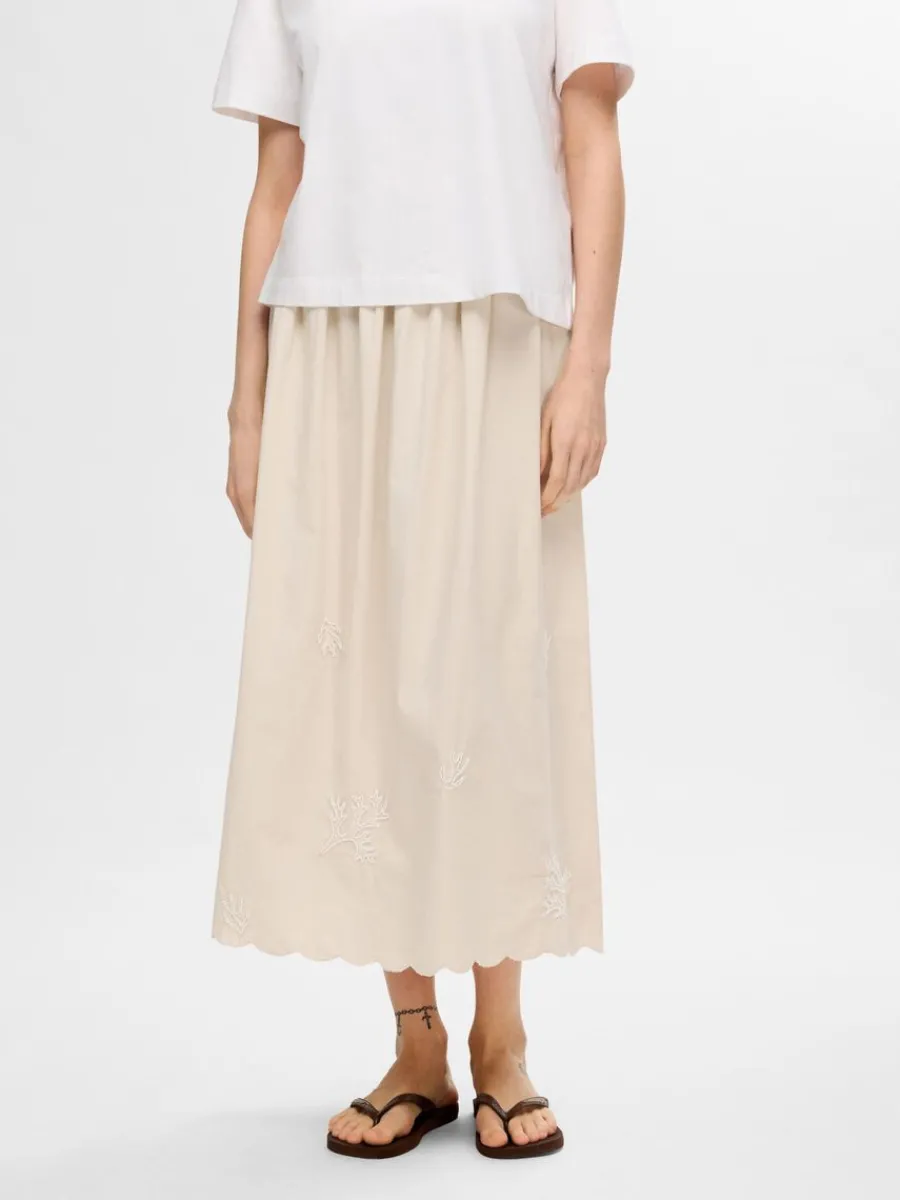 brodyrprydd_maxikjol_1.webp SELECTED BRODYRPRYDD MAXIKJOL Beige Hot