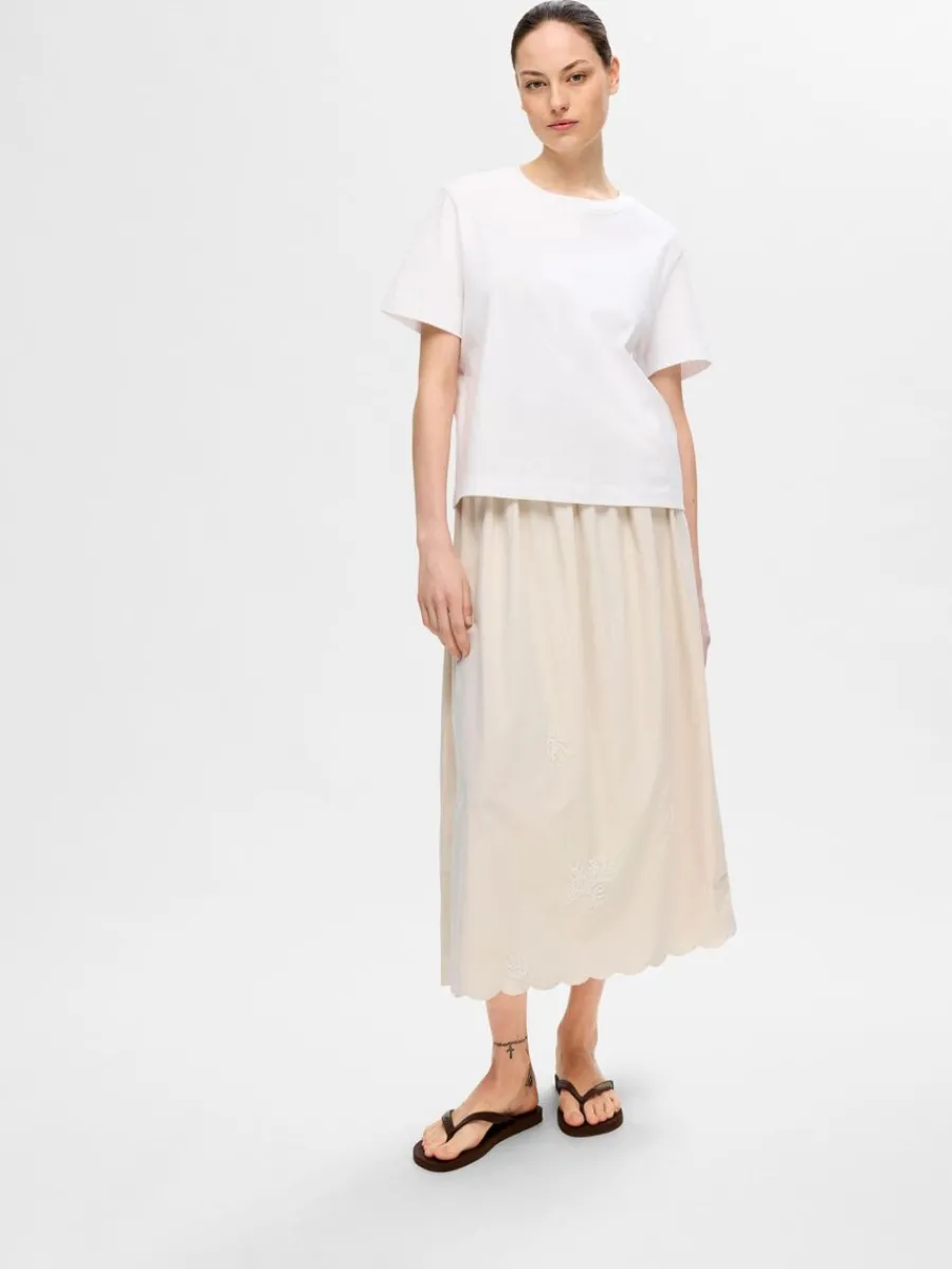 brodyrprydd_maxikjol_3.webp SELECTED BRODYRPRYDD MAXIKJOL Beige Hot
