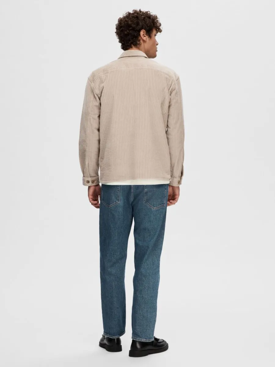 corduroy_verskjorta_1-3.webp SELECTED CORDUROY ÖVERSKJORTA Beige Shop