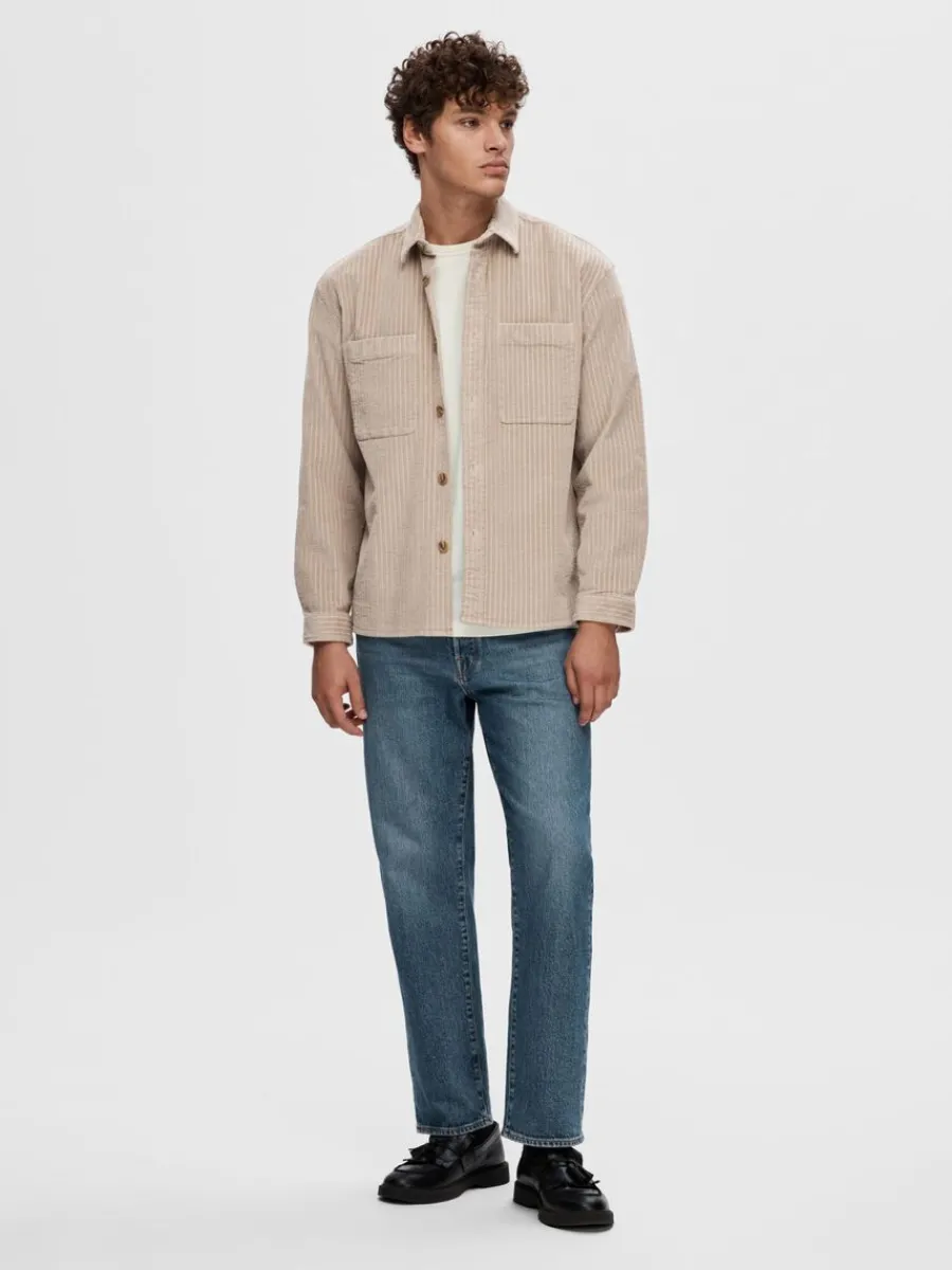 corduroy_verskjorta_2-3.webp SELECTED CORDUROY ÖVERSKJORTA Beige Shop