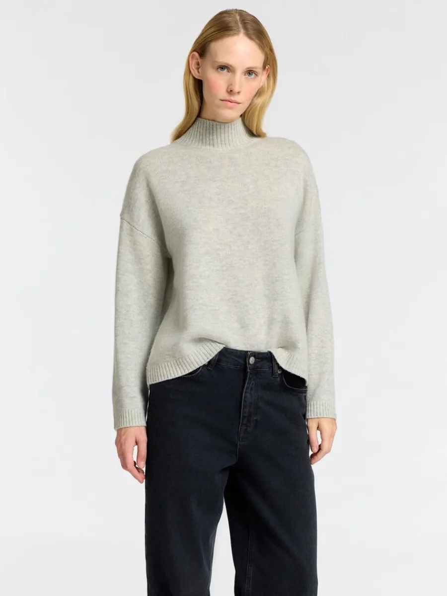 cuello_enrollado_stickad__0.webp SELECTED CUELLO ENROLLADO STICKAD TRÖJA Grey Fashion