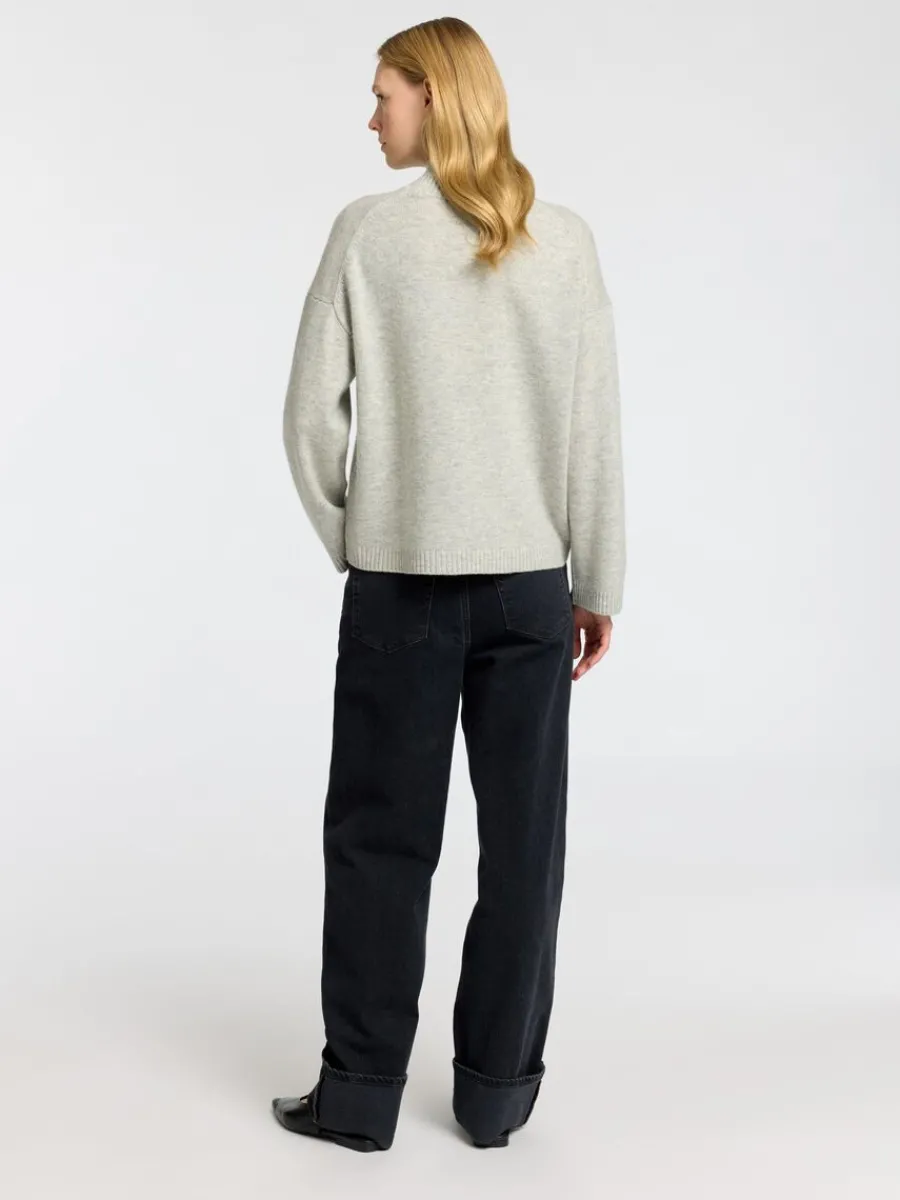 cuello_enrollado_stickad__4.webp SELECTED CUELLO ENROLLADO STICKAD TRÖJA Grey Fashion