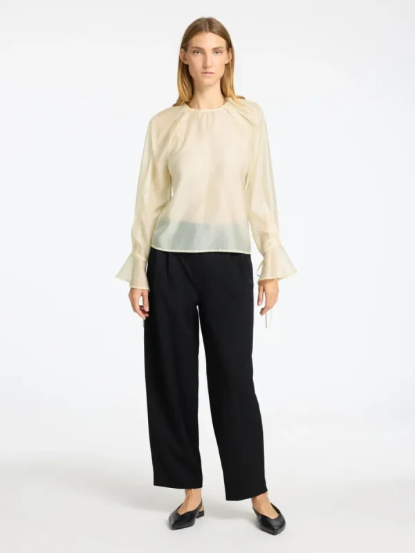 SELECTED DETALJERAD LÅNGÄRMAD BLUS Beige Fashion