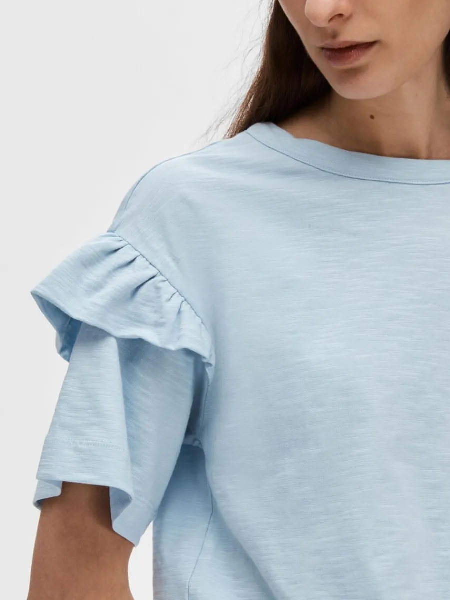 ekologisk_bomull_volang_t_3.webp SELECTED EKOLOGISK BOMULL VOLANG T-SHIRT Blue Clearance