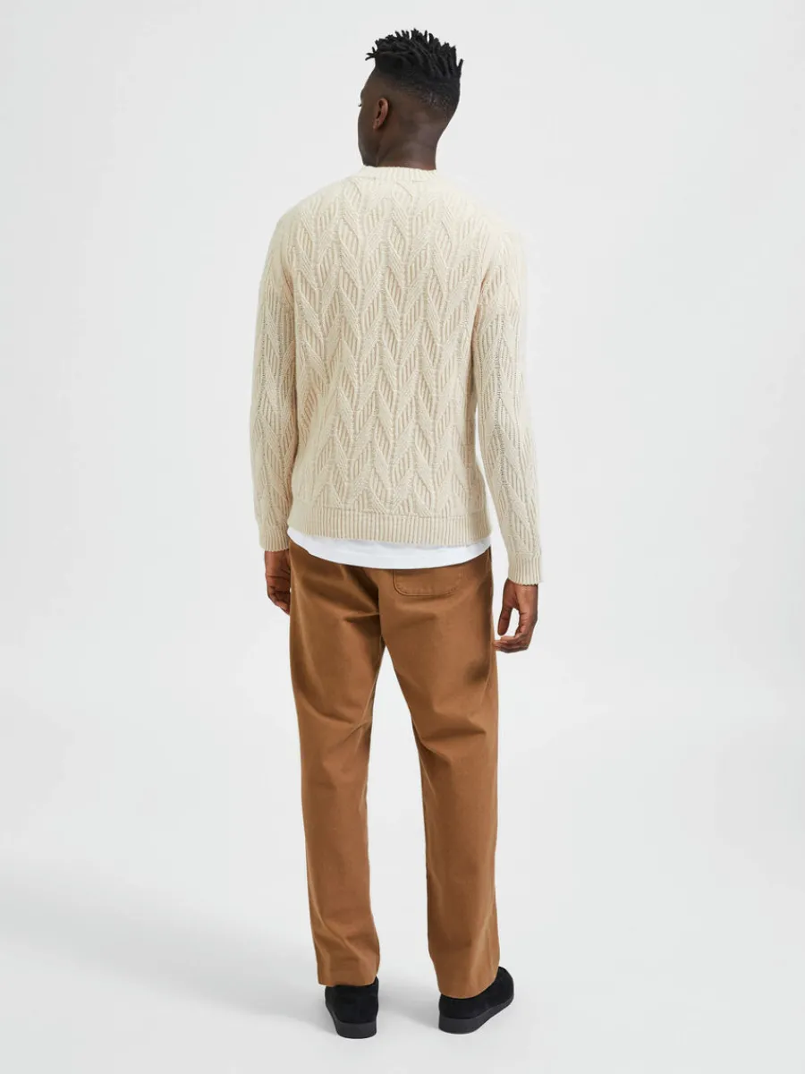 fltstickning_stickad_trja_5-4.webp SELECTED FLÄTSTICKNING STICKAD TRÖJA Beige Store