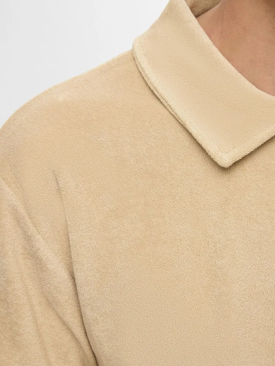 frotttyg_piktrja_4-1.webp SELECTED FROTTÉTYG PIKÉTRÖJA Beige Shop