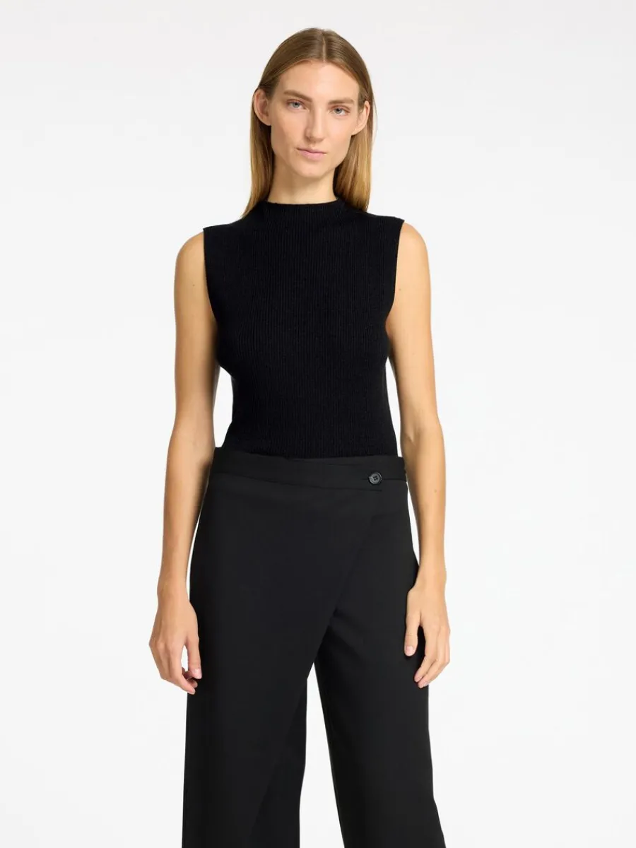 glitter_rmls_topp_0-1.webp SELECTED GLITTER ÄRMLÖS TOPP Black Cheap