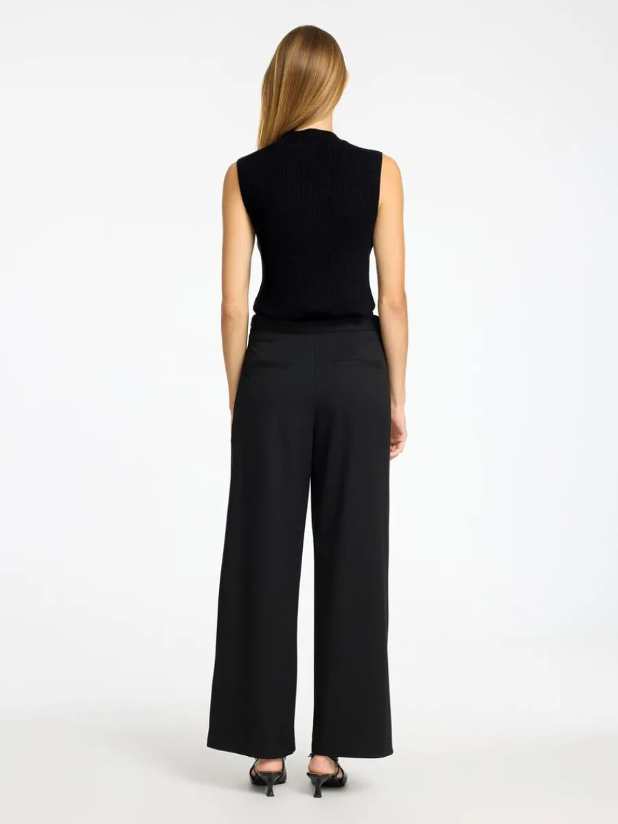 glitter_rmls_topp_4-1.webp SELECTED GLITTER ÄRMLÖS TOPP Black Cheap