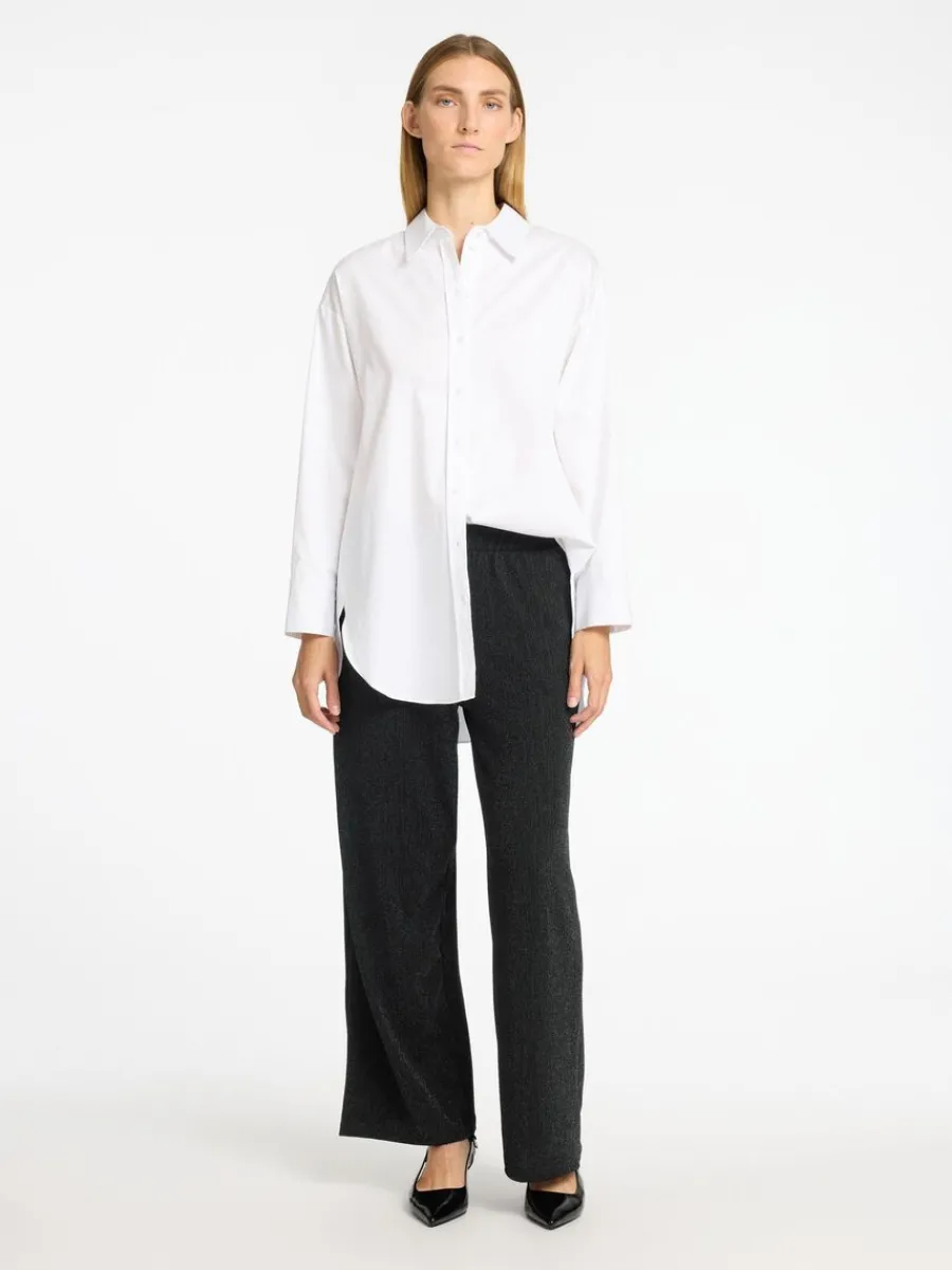 glittrigt_byxor_med_hg_mi_1-1.webp SELECTED GLITTRIGT BYXOR MED HÖG MIDJA Black Discount
