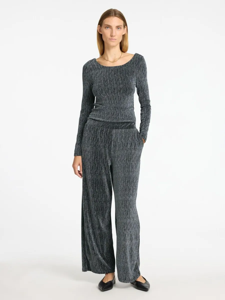 glittrigt_lngrmad_topp_1-1.webp SELECTED GLITTRIGT LÅNGÄRMAD TOPP Black Fashion