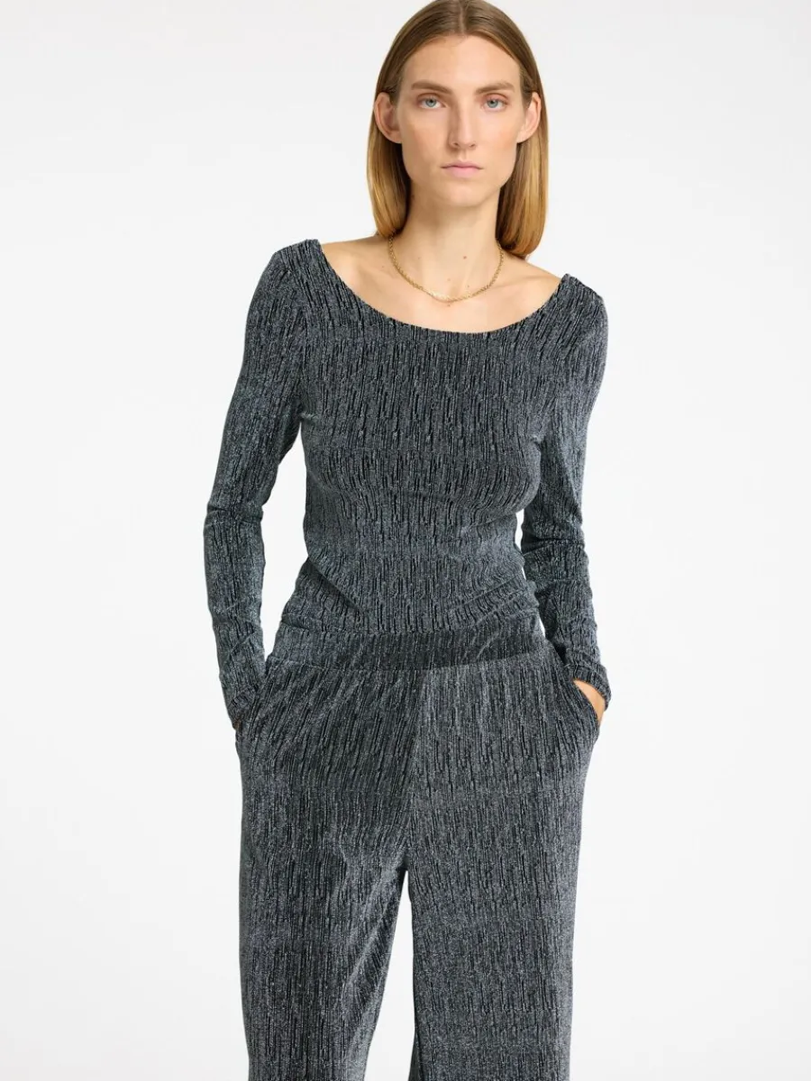 glittrigt_lngrmad_topp_2-1.webp SELECTED GLITTRIGT LÅNGÄRMAD TOPP Black Fashion