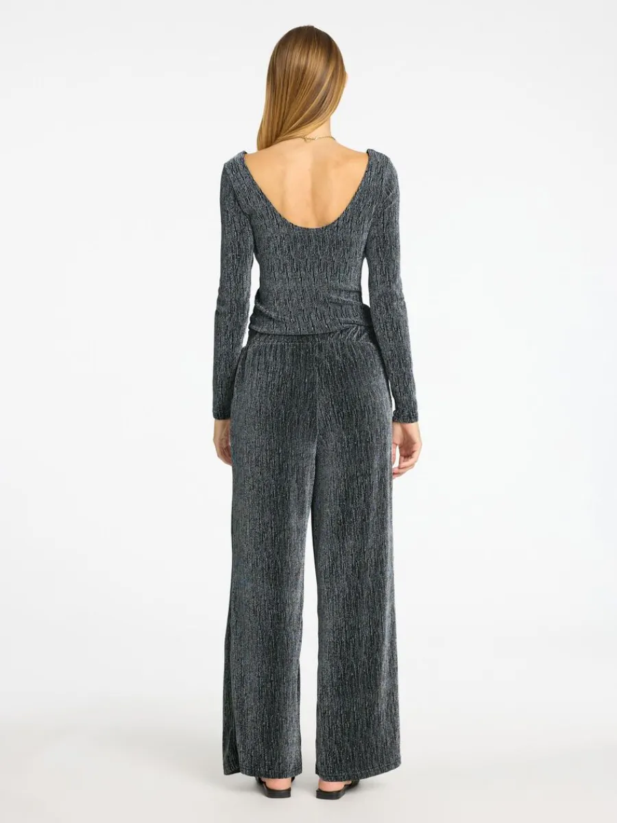 glittrigt_lngrmad_topp_4-1.webp SELECTED GLITTRIGT LÅNGÄRMAD TOPP Black Fashion