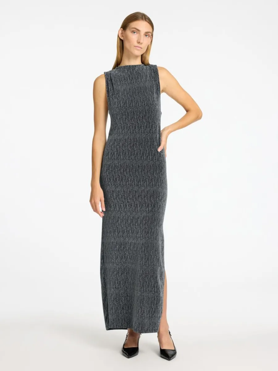 glittrigt_maxiklnning_1.webp SELECTED GLITTRIGT MAXIKLÄNNING Black Cheap