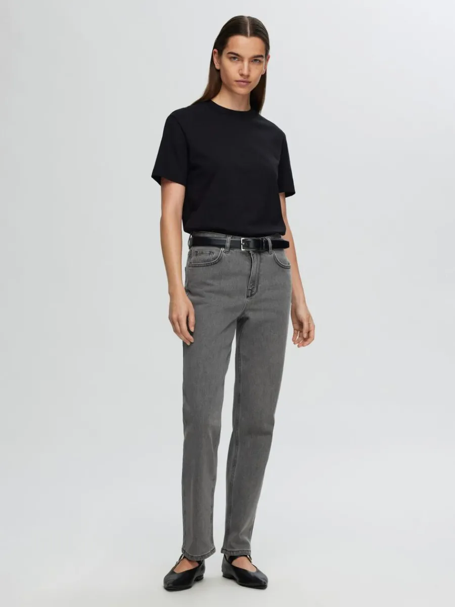 gr_straight_fitjeans_1.webp SELECTED GRÅ STRAIGHT FIT-JEANS Grey New