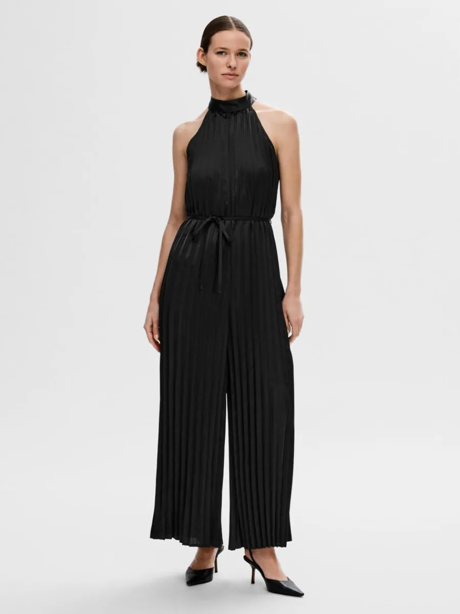 halterneck_med_plissveck__0.webp SELECTED HALTERNECK MED PLISSÉVECK JUMPSUIT Black New