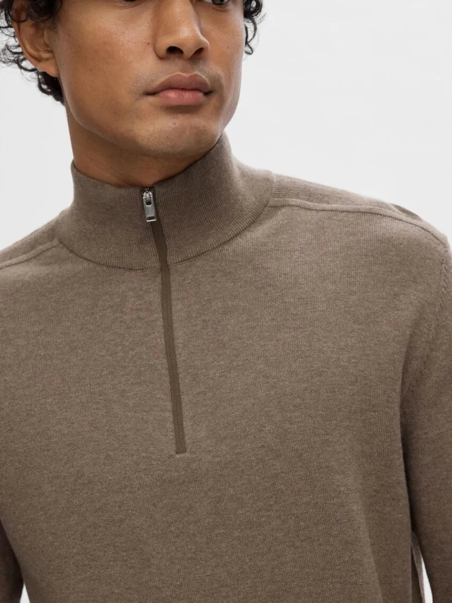 halvlngt_blixtls_stickad__3-6.webp SELECTED HALVLÅNGT BLIXTLÅS STICKAD TRÖJA Brown Discount