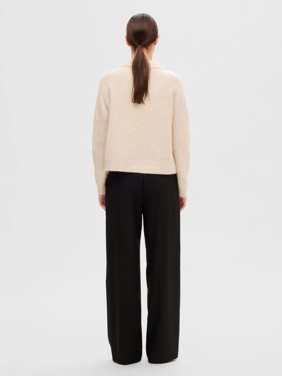 halvlngt_blixtls_stickad__4.webp SELECTED HALVLÅNGT BLIXTLÅS STICKAD TOPP Beige Store
