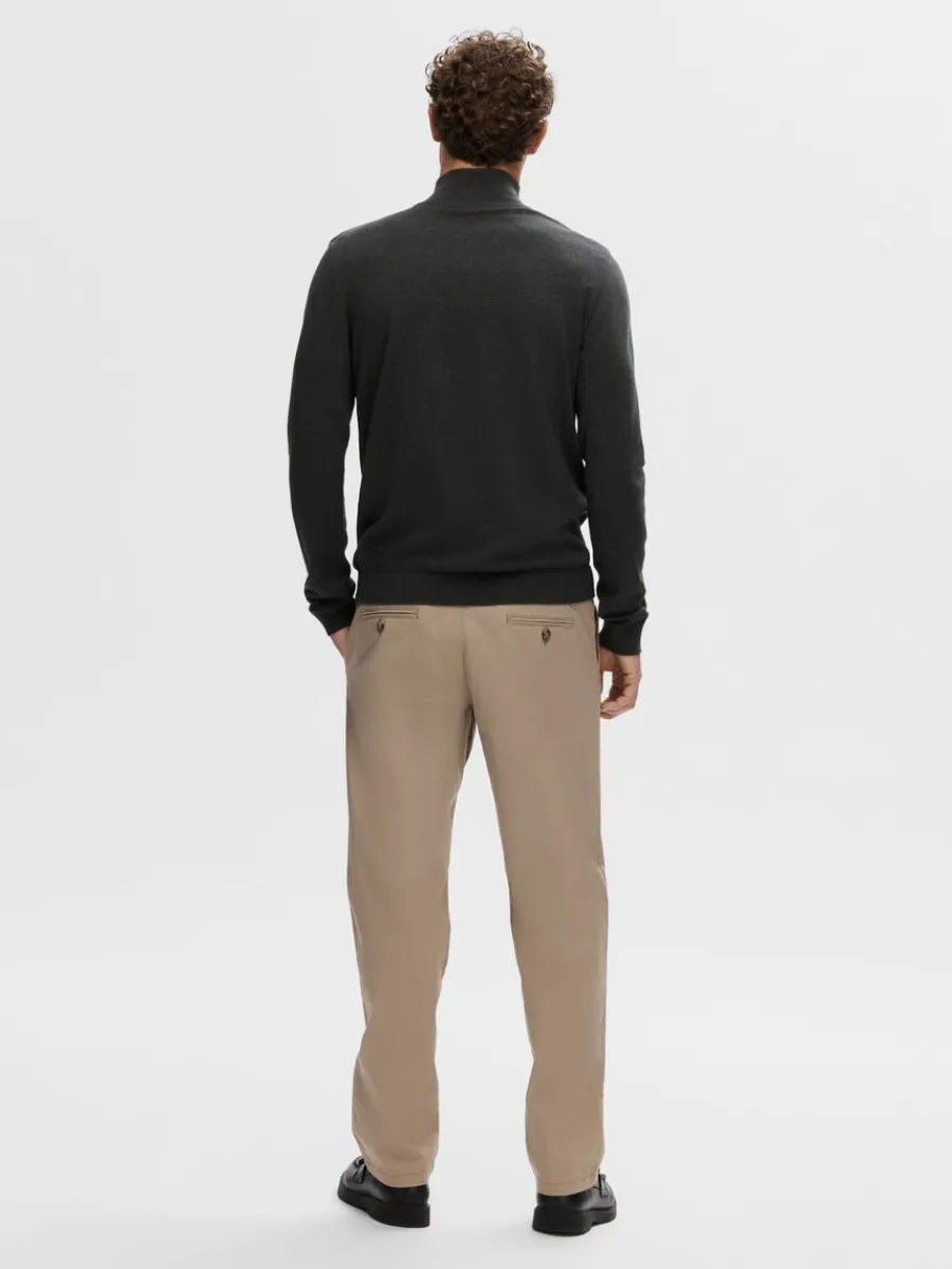 halvlngt_blixtls_stickad__5-1.webp SELECTED HALVLÅNGT BLIXTLÅS STICKAD TRÖJA Grey Store