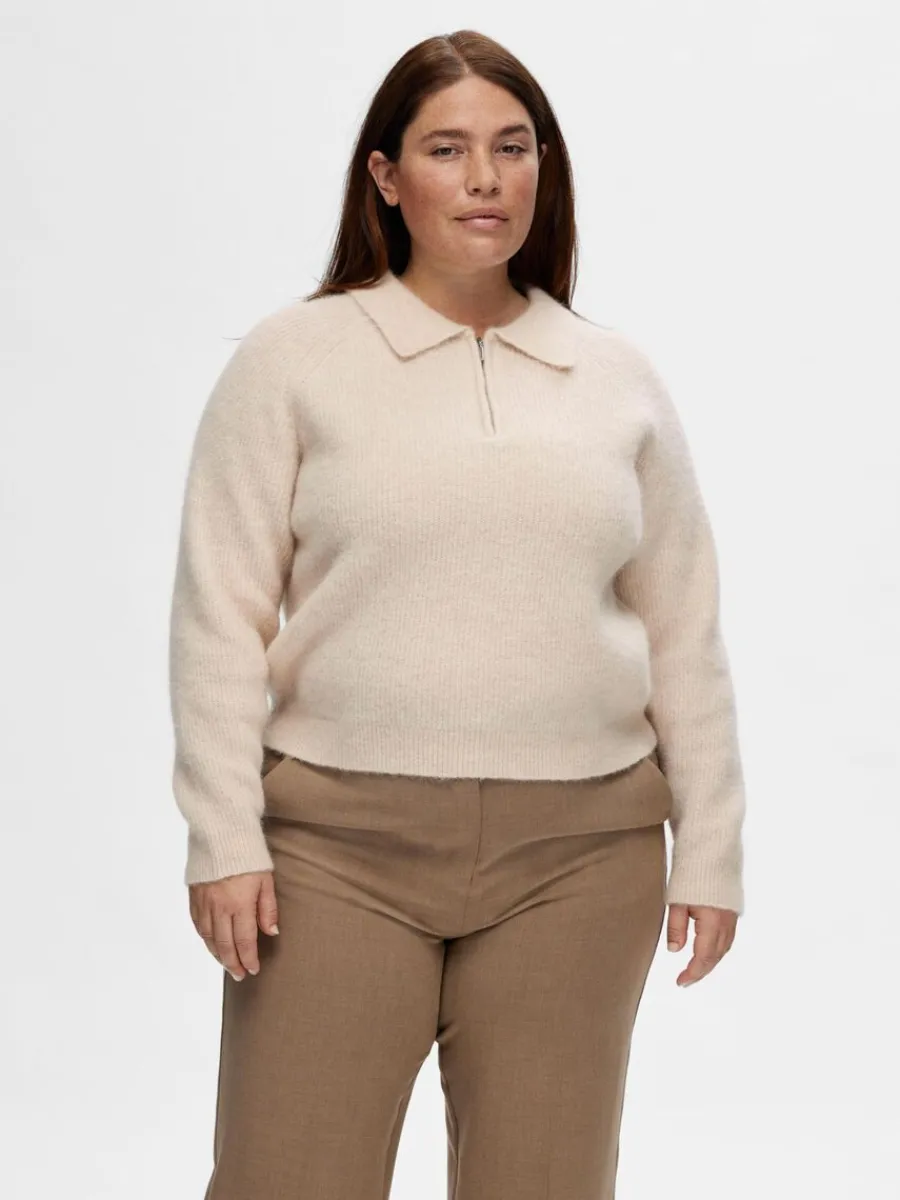 halvlngt_blixtls_stickad__7.webp SELECTED HALVLÅNGT BLIXTLÅS STICKAD TOPP Beige Store