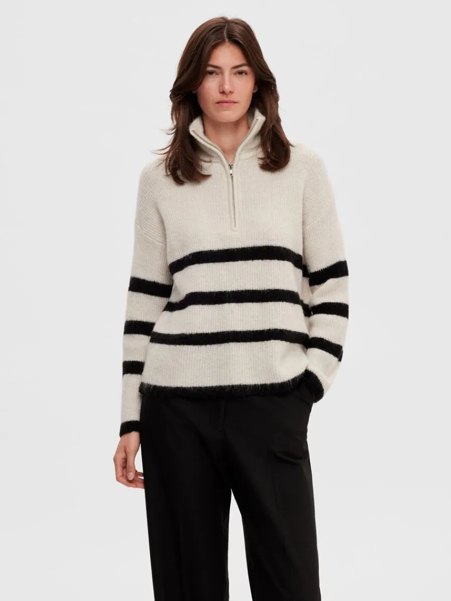 halvlngt_blixtls_trja_0-7.webp SELECTED HALVLÅNGT BLIXTLÅS TRÖJA Beige Store