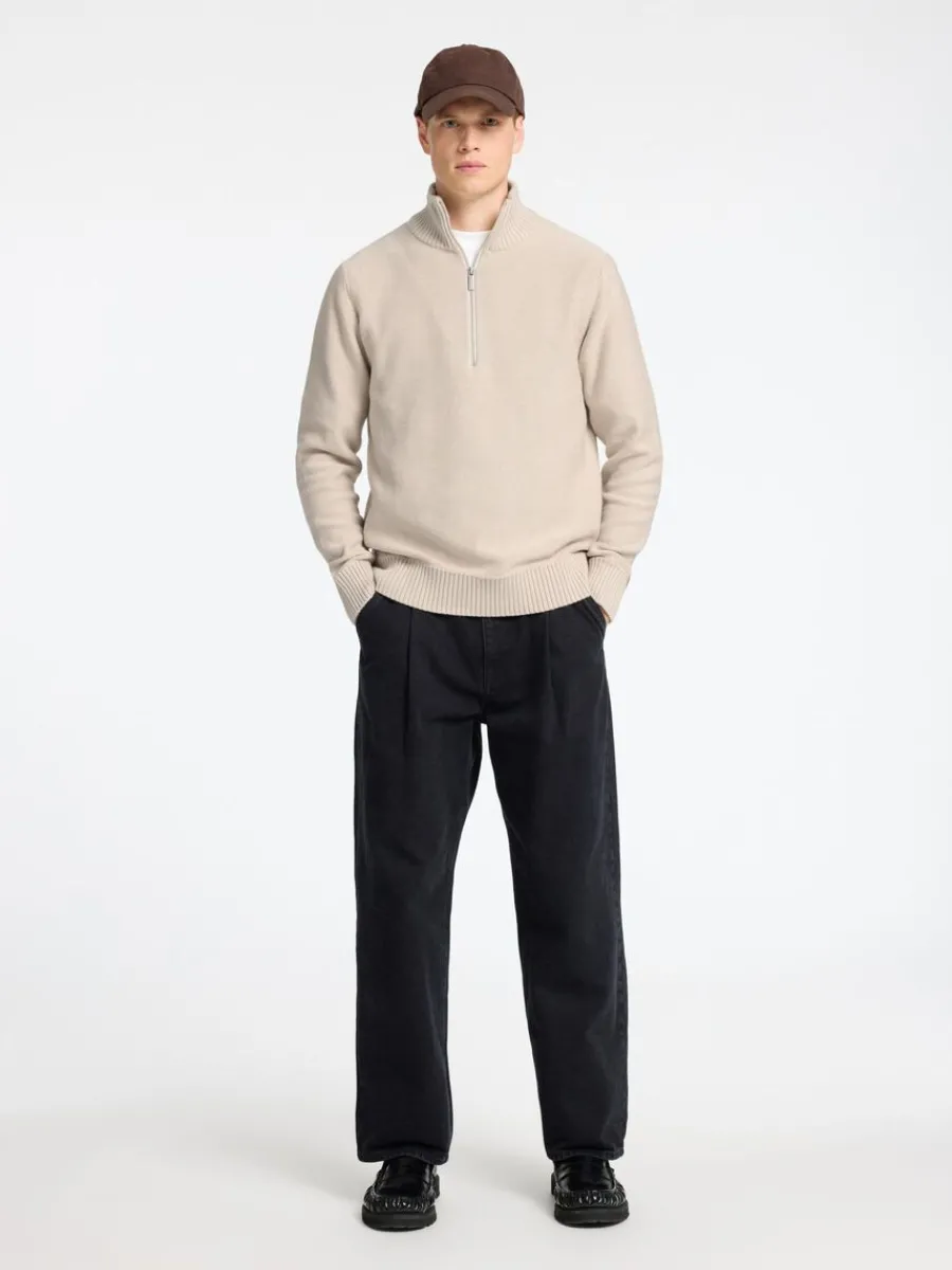 halvlngt_blixtls_trja_1-11.webp SELECTED HALVLÅNGT BLIXTLÅS TRÖJA Beige New