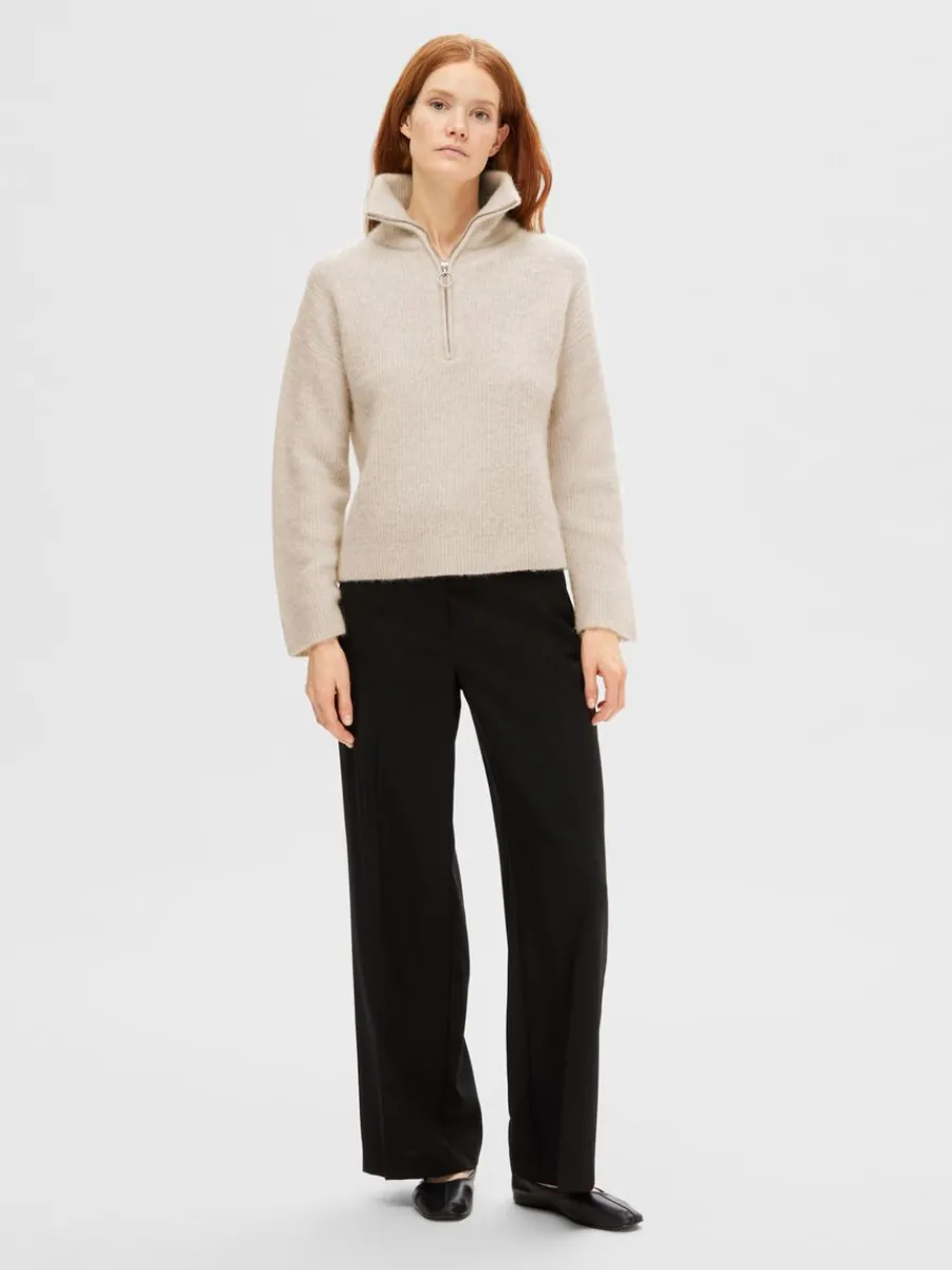halvlngt_blixtls_trja_1-8.webp SELECTED HALVLÅNGT BLIXTLÅS TRÖJA Beige Shop
