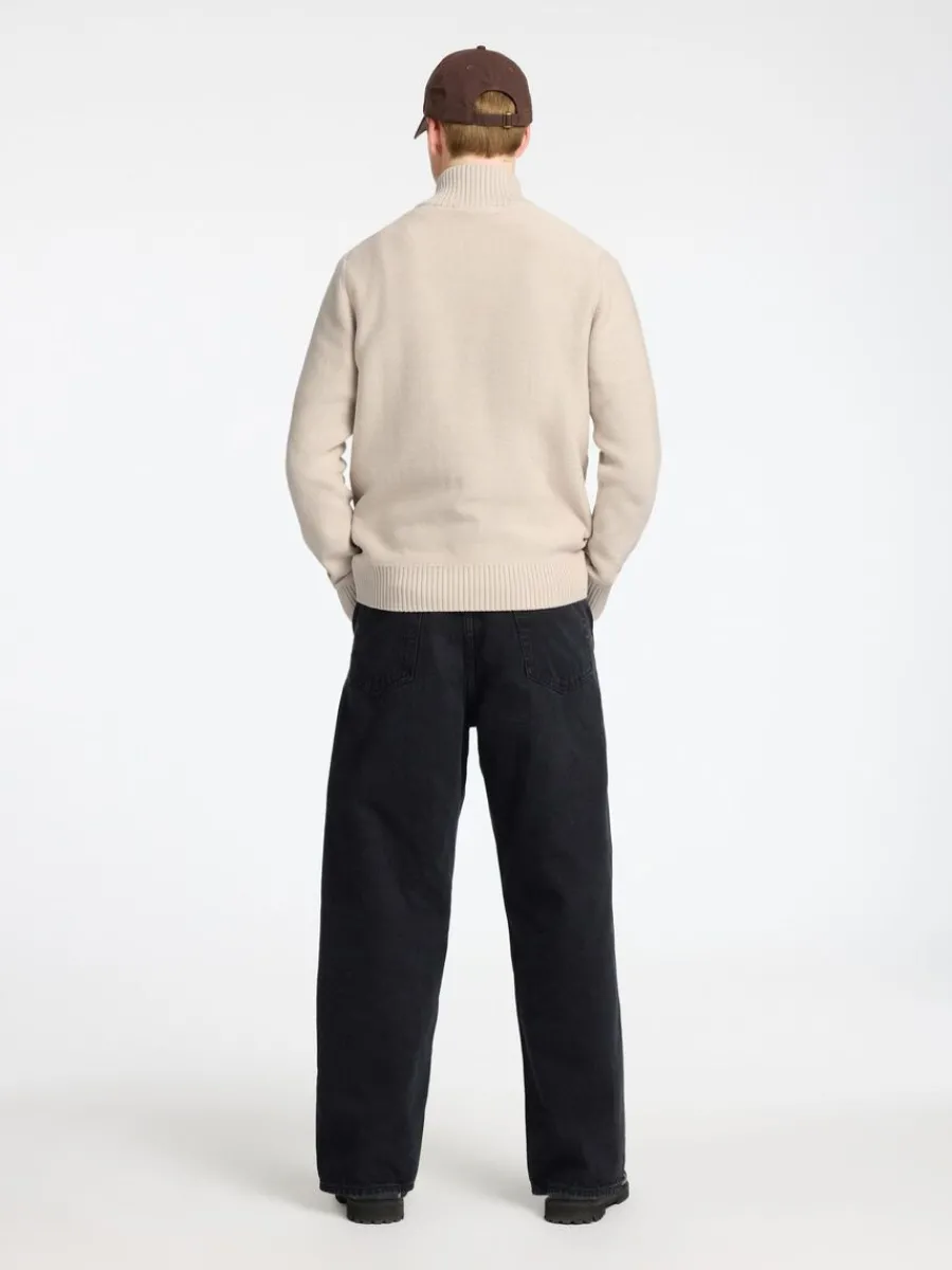 halvlngt_blixtls_trja_5-11.webp SELECTED HALVLÅNGT BLIXTLÅS TRÖJA Beige New